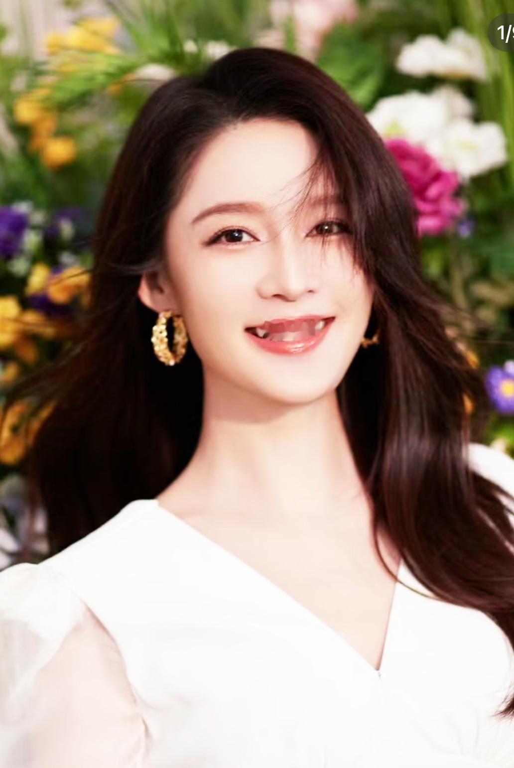 李沁高兴的睡不着觉了她怎么也想不到时尚盛典晚会上,居然有这样的惊喜等着她!