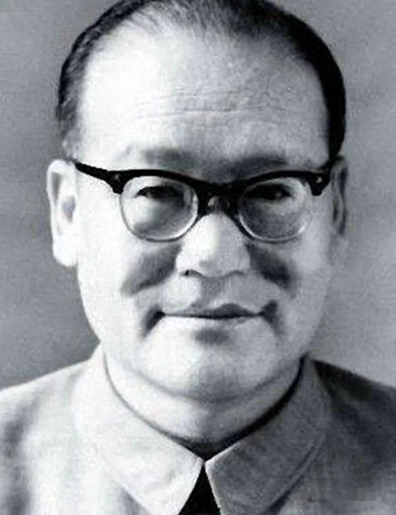 1951年，毛主席在接见许昌地委副书记纪登奎时，得知他的年龄还不到30岁，突然问
