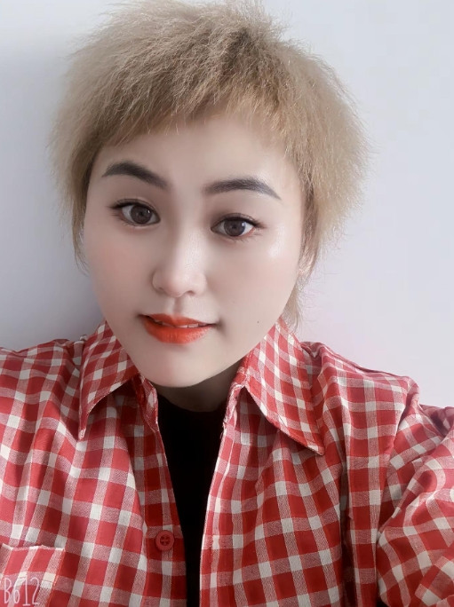 妻子在外面有了新欢，丈夫不吵不闹提出离婚。俩人离完婚，前妻叫前夫把房子给她住，哪
