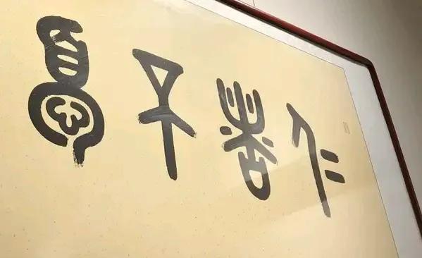 那些替大连工业大学女生李某某鸣不平的大V们，你们看过视频吗？又是喊爸爸，又是带狗