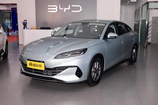 同样11万多，买海豹06DM新款尊荣型，还是直接冲二手120KM旗舰型？ 最