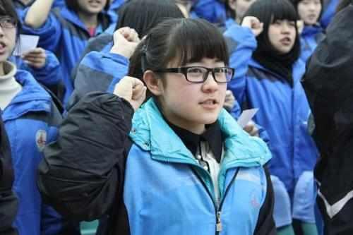 高中女孩被搞大肚子怀孕?