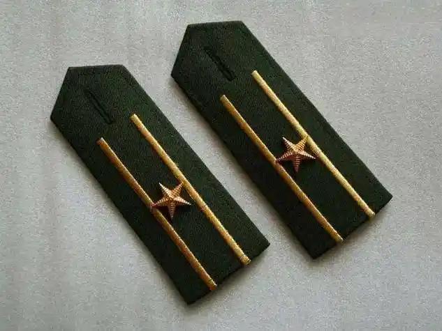 下面哪个职务一定是现役军人？1、武警战士2、预备役团长3、文职干部