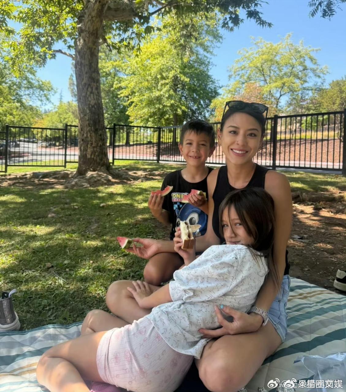 江语晨和前夫生了一儿一女江语晨有两个孩子江语晨有两个孩子