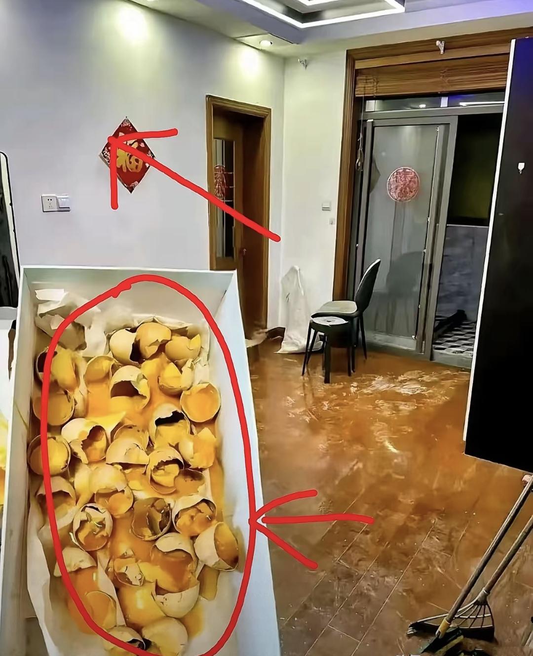 这事最近在好几个城市都发生了，不是段子，是真有人退房前把两三百个蛋塞进吊顶、电线