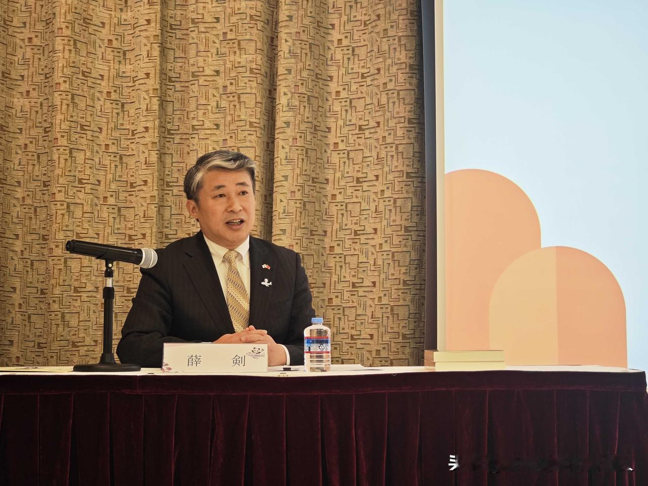 薛剑这一刀，精准捅进了日本的“肺管子”！就在高市早苗还在做着“介入台海”的迷梦时