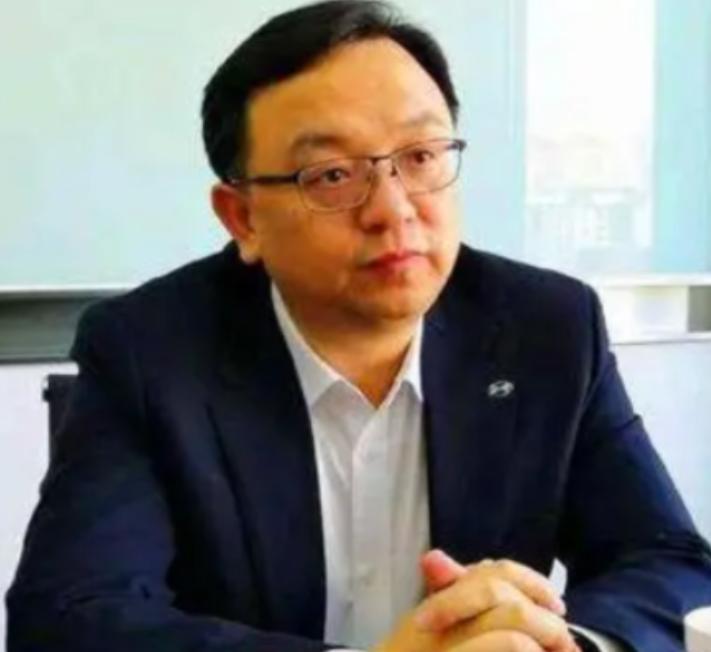 🌞比亚迪总裁王传福说，他高中时回家要生活费时，他嫂子张秀菊，翻箱倒柜，兜里