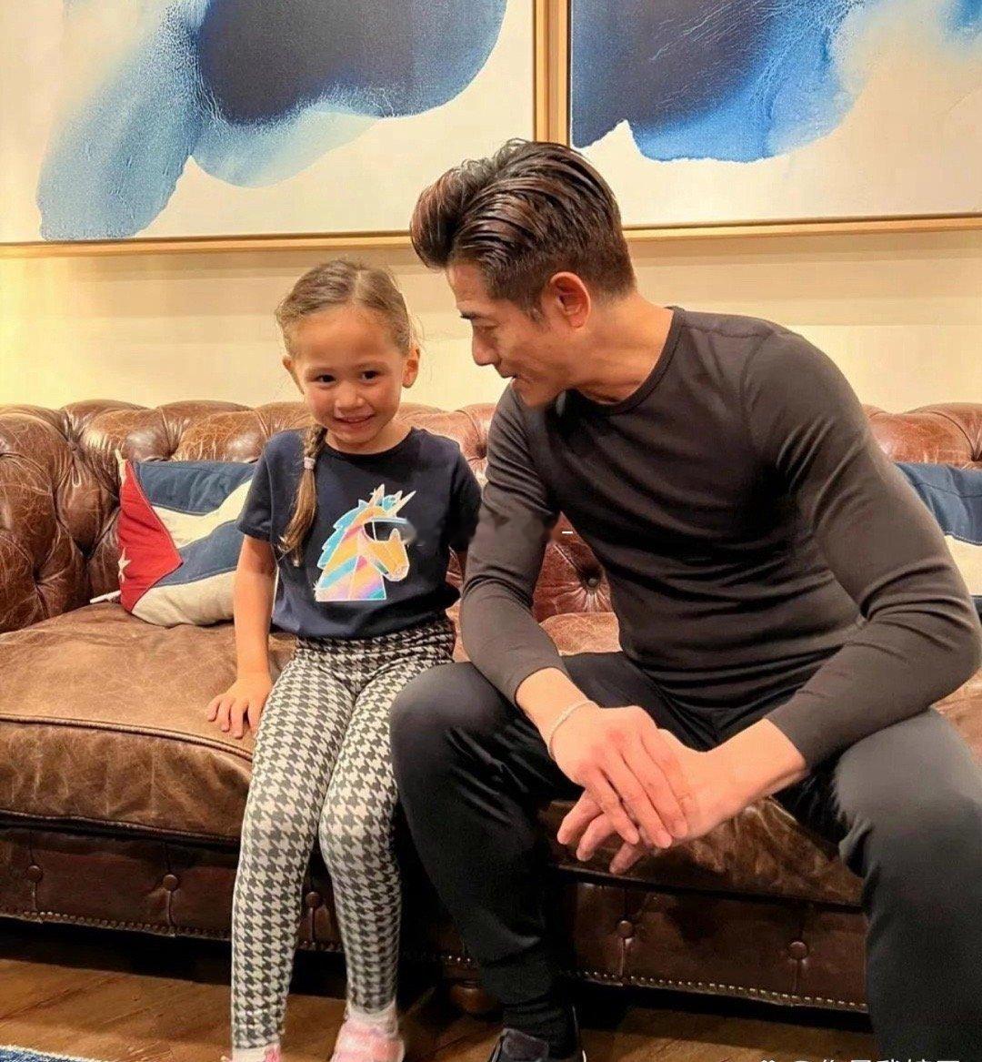 好家伙，有钱人进门不用拖鞋的啊