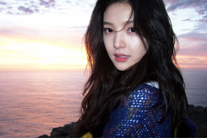 章若楠工作室发了15张章若楠29岁生日图~被美貌占据的一条微博！章章生日快乐哦~