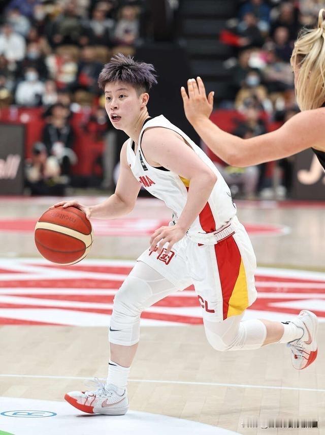 女篮热身赛：至少2人表现好过李缘大家知道1号位最重要能力是什么？无