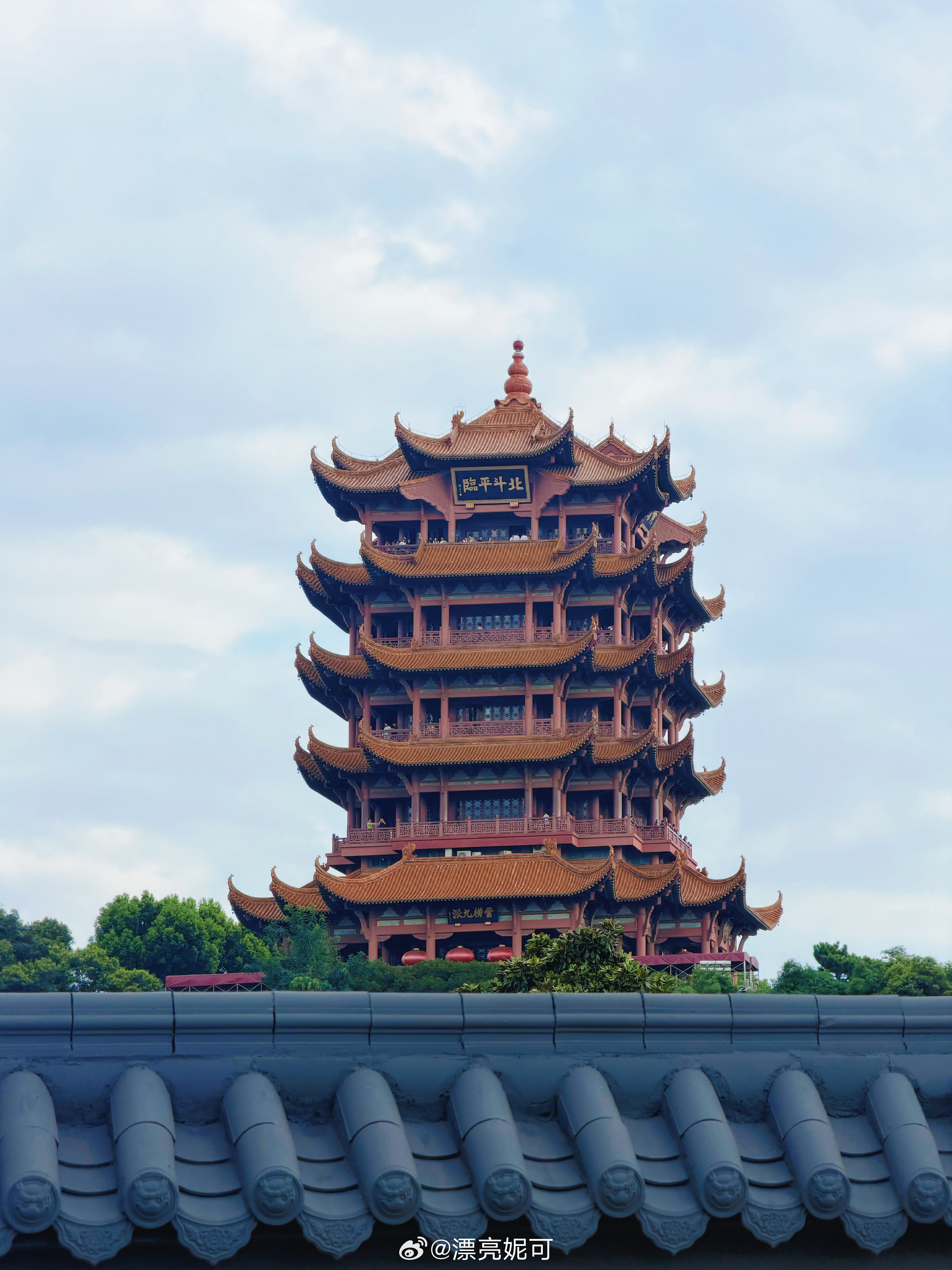 武汉团建完回家发现明显晒黑了微哭