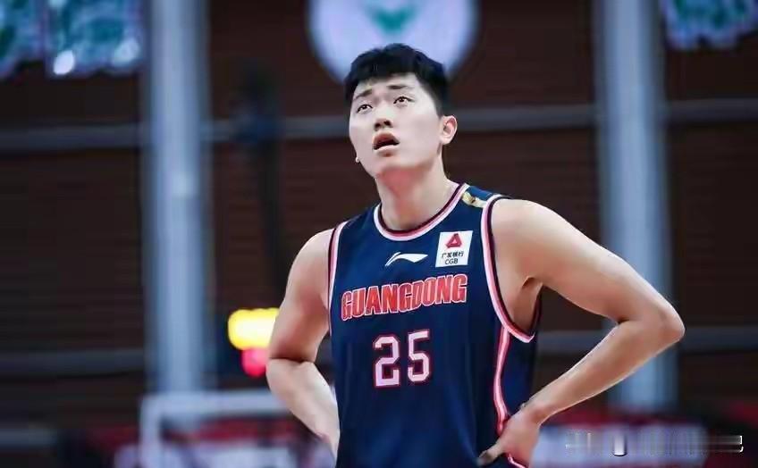 张皓嘉换陈培东？有消息称，为了补强外线，广东男篮正在跟山东男篮酝酿一笔交易，那