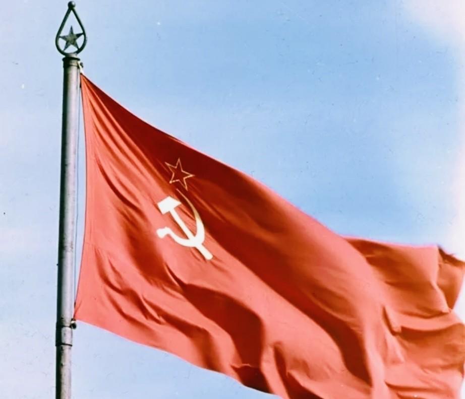 【新观点：苏联仍然存在】“苏联仍然存在”的观点认为，苏联是根据苏维埃人民代表大