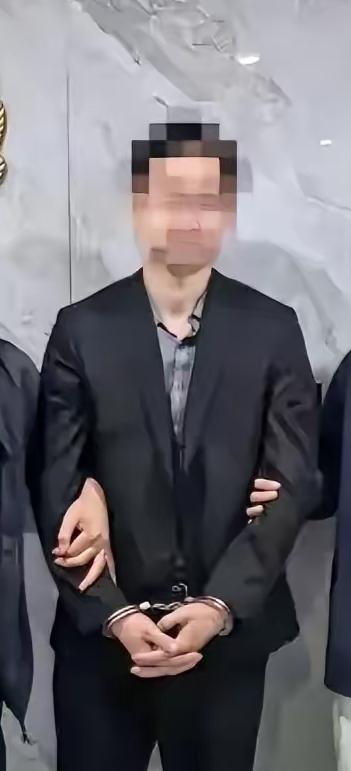 晴天霹雳！湖南八旬老人拎着170万现金去银行存款，柜员点钞时冷汗直冒，厚厚一沓沓