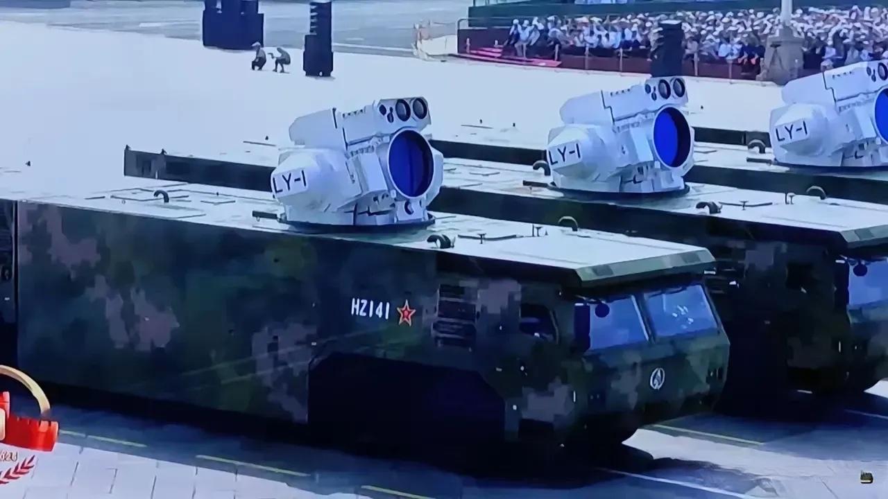 让西方国家胆战心惊的武器出现了，而且这次还展示了。西方国家不怕咱们的导弹、航