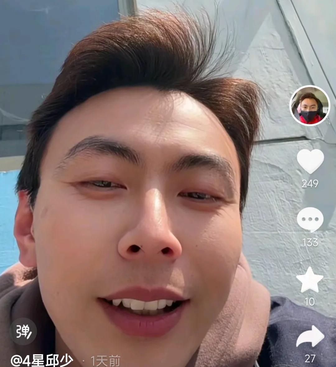 海港知名球迷邱少透露，武汉三镇球迷在现场客队区痛骂申花球迷。在上海海港主场4-