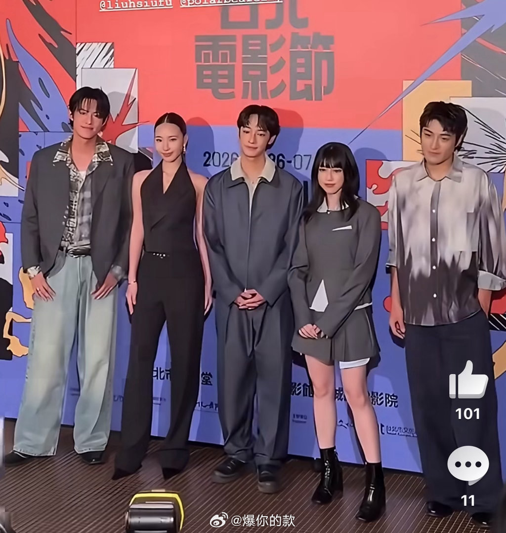 小s全家出席大女儿新戏首映全家都有到场支持，小s一如既往搞笑，Elly完全韩国女