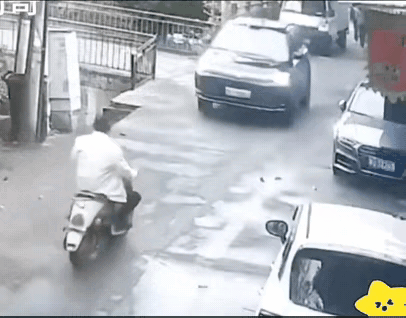 无解！这种人谁碰上谁都拿他没办法，人家不吵也不闹，就把电动车往那一停，磕着瓜子走