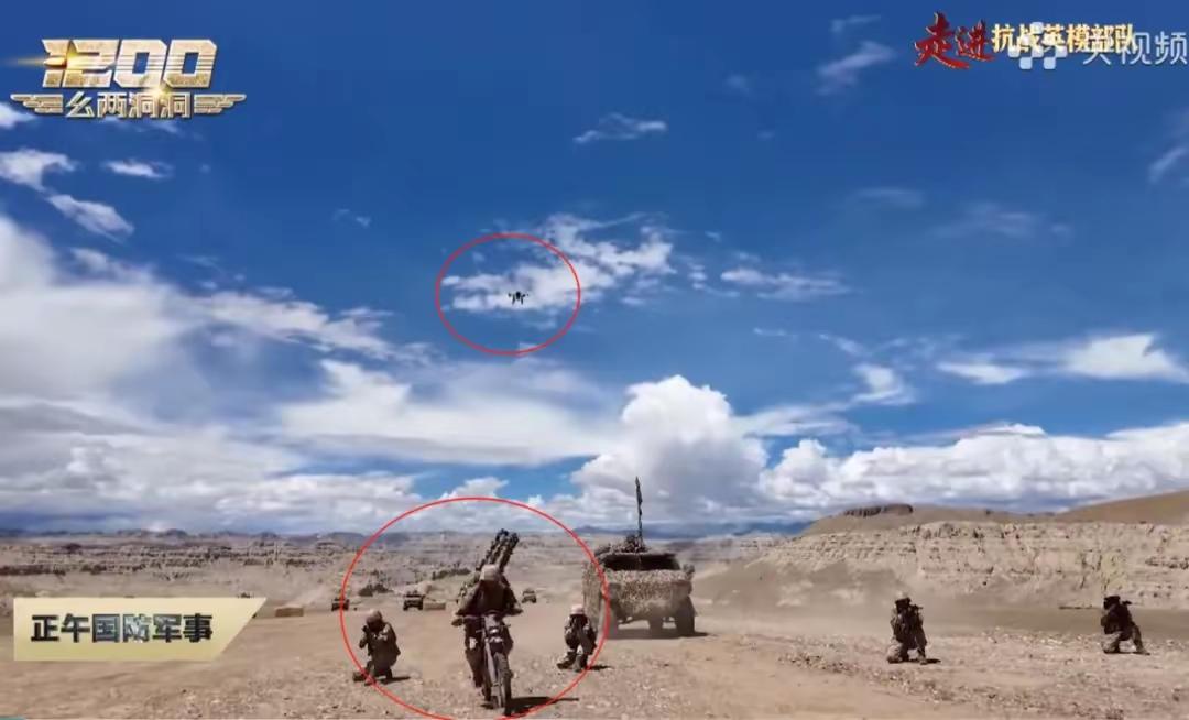 西部战区陆军的装备，越来越魔幻了！天上无人机飞着，地面电动摩托疾驰，战士身穿