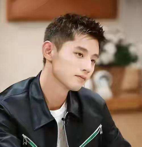 国乒教练竞聘应该让邓亚萍和侯英超上位。王皓带男队已经证明了乏善可陈，就别惦记总