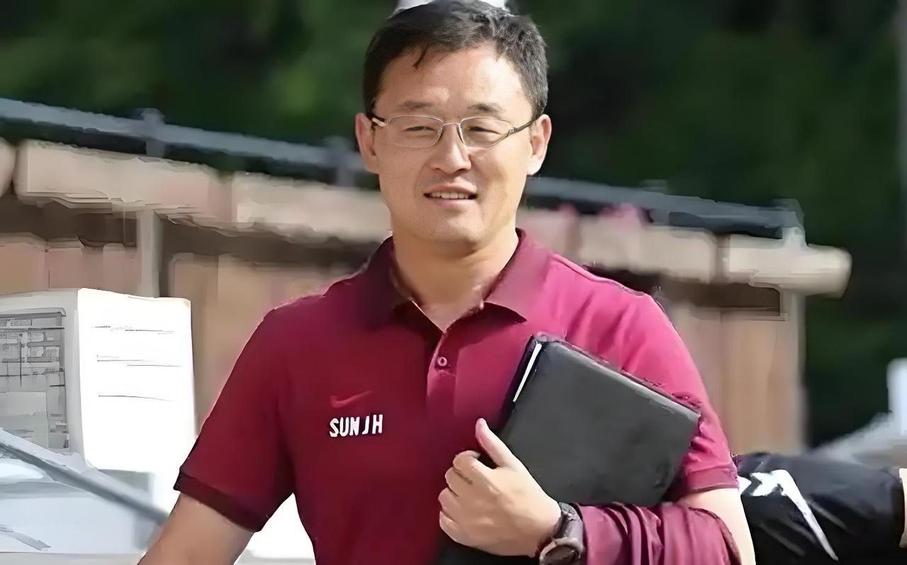 我问我闺蜜:孙继海到现在还没有发声，他是不是怕/了呀？闺蜜照了下镜子，突然“哼