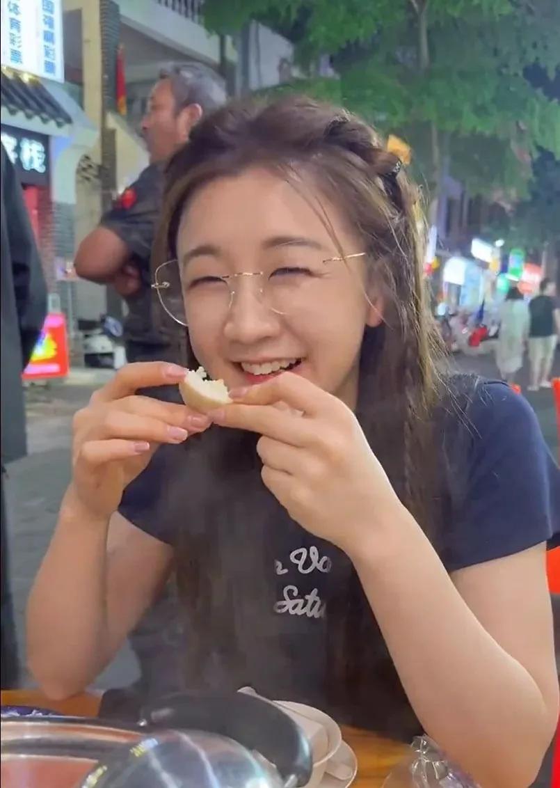 我有一种预感，陈梦不会回到国乒了，她没有参加世乒赛也是迫不得已的。陈梦虽然拿下了