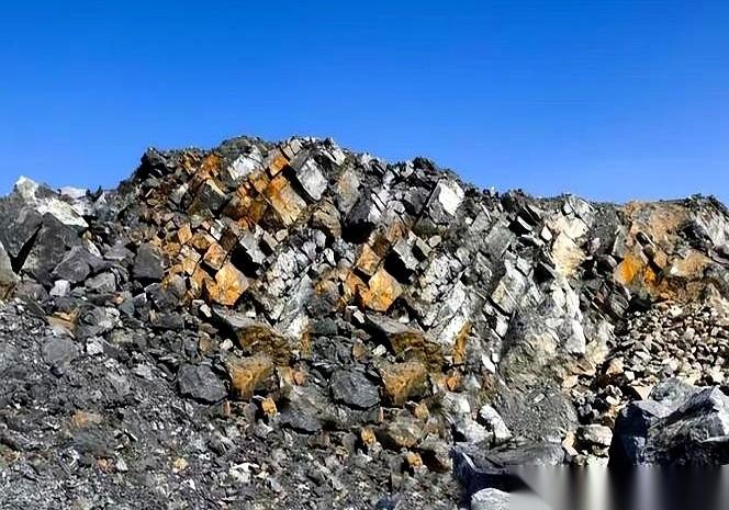 美国军火商自己都摊牌了。雷神公司的CEO，在内部会议上把话撂那儿了：真要跟我们