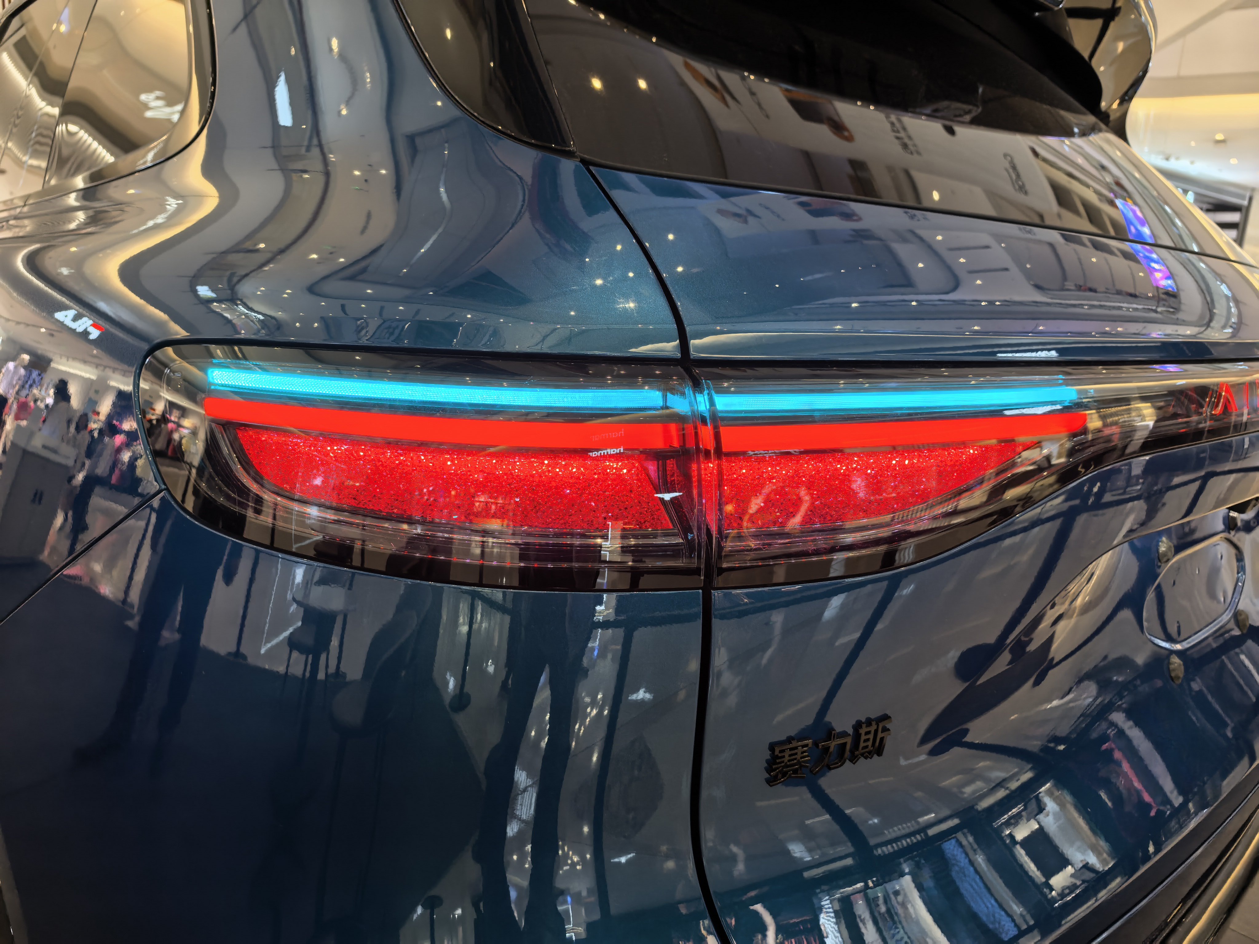 问界M6前后车灯的“星辰”有情绪价值？