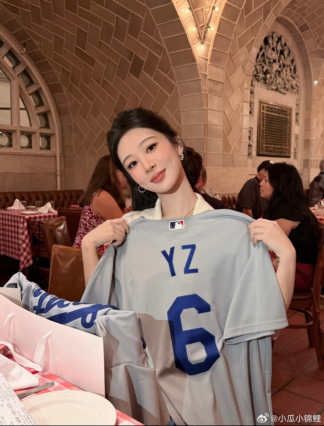 美美的杨紫专属衣服和熟悉的饮料