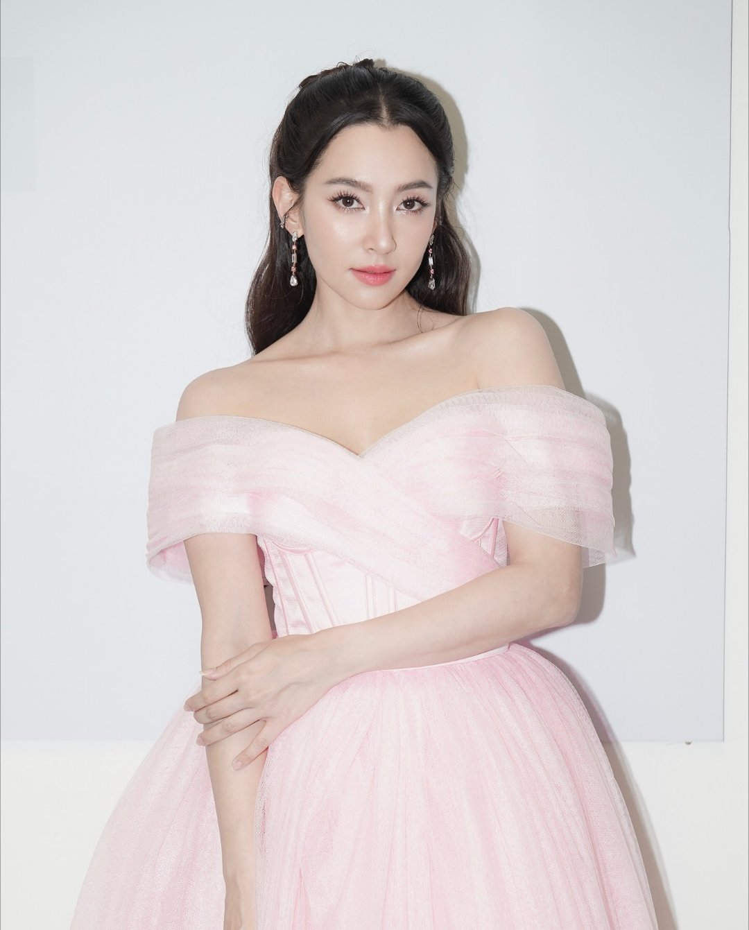 BellaCampen｜IG更新✨NareeXRanee|Feelin