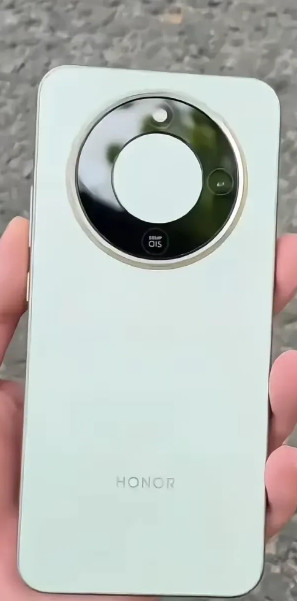 我觉得荣耀目前还要调整一下产品线，不要拘泥于形式！比如X70，完全可以增加X