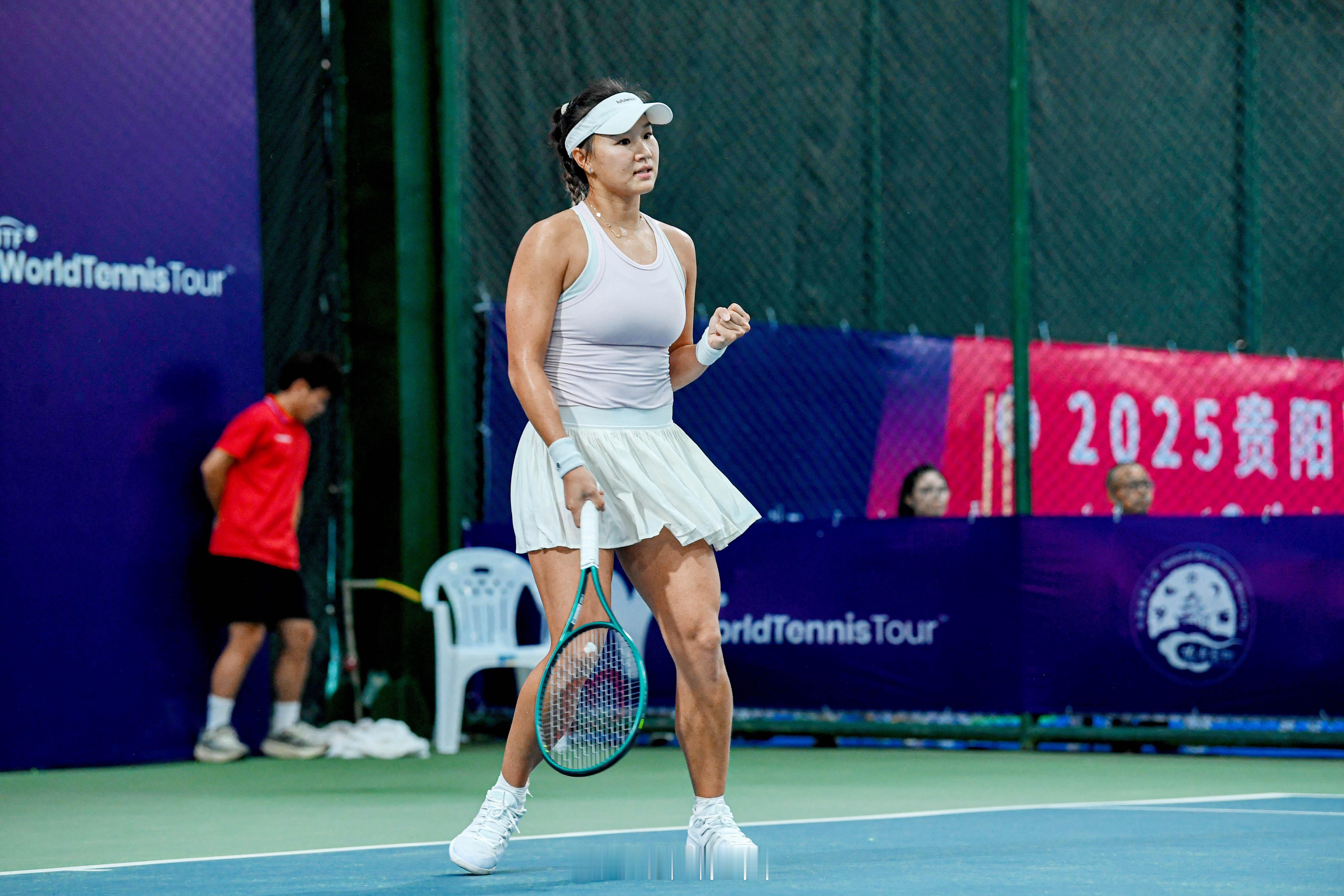 米德兰WTA125第二轮郭涵煜🇨🇳在与约克奇🇷🇸战至6-1/1-0时，对