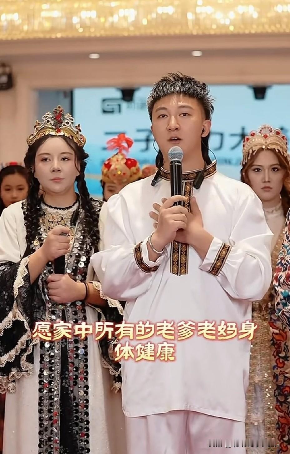 小故事！最近小喵总发二子在新疆的视频。这个小喵心里咋想的，谁也不知道她