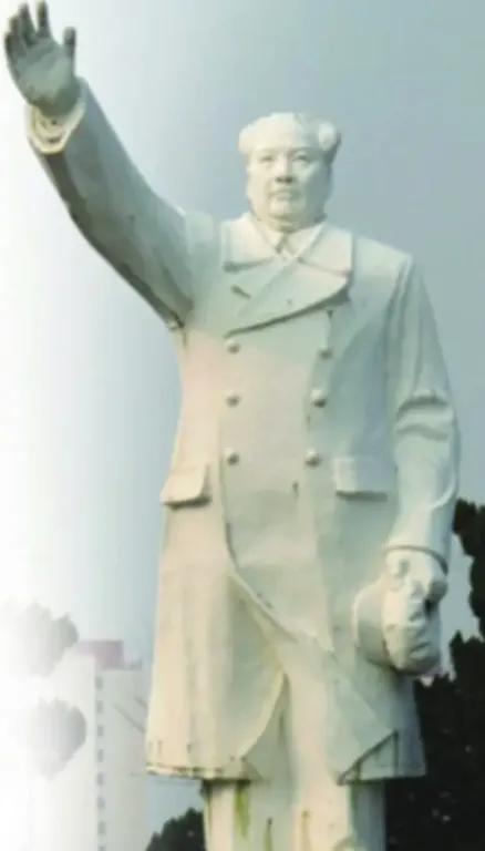 1968年，中国当时最大的毛主席塑像落成！许世友将军批示：“把这尊毛主席像拿到南