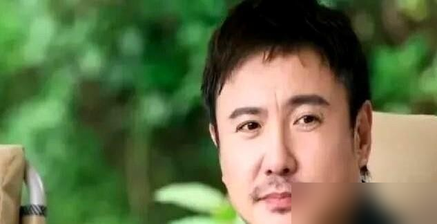 沈腾在家闲了9个月，真没本子找他，不是摆谱，是没得挑。他自己在综艺里说的，范丞丞白敬亭在那儿聊档期，