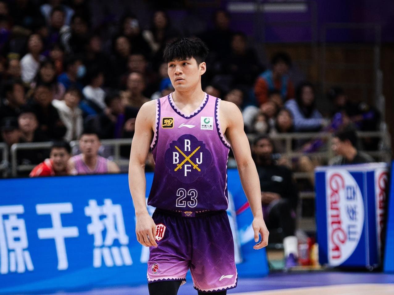 陈国豪回归广东希望大增。近期，朱芳雨代表广东男篮向北控男篮协商，希望能引入陈国