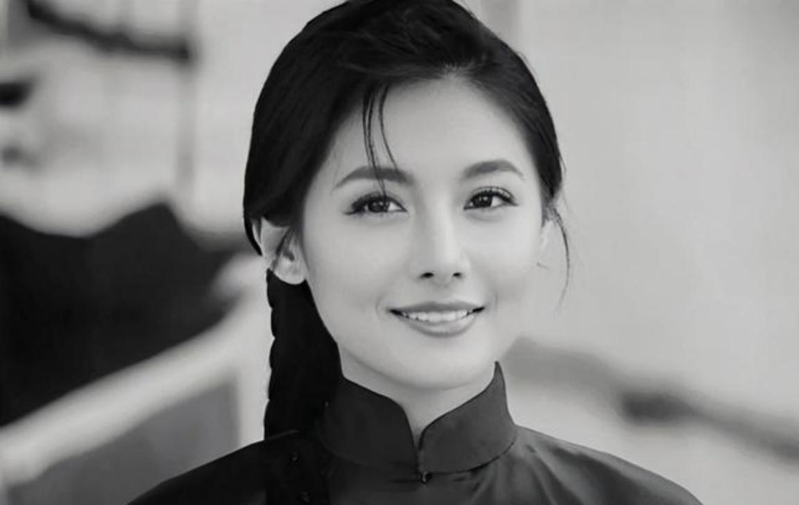 1978年，女知青李亚茹返城前夜，她颤抖地解开衣扣，对丈夫说：“今晚，我们做最后