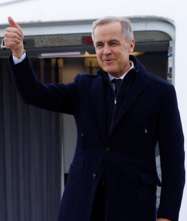 加拿大总理卡尼的专机刚在北京落地，特朗普就送了一个“神助攻”，直接断了加拿大的退