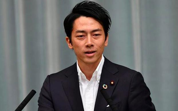 小泉进次郎现在最难受：日本前脚伙同13国给南海仲裁裁决站台，后脚中俄舰艇就在冲之