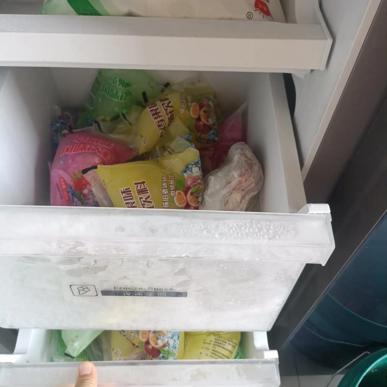 看到天水幼儿园孩子铅中毒的新闻真的让家长们怕了。颜色鲜艳的面点都不敢吃了。今
