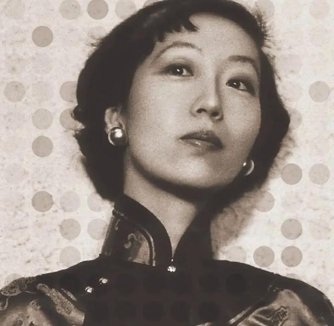 1938年年底，张爱玲按耐住内心的喜悦，急匆匆往家赶。刚一进门，“啪”继母孙用蕃