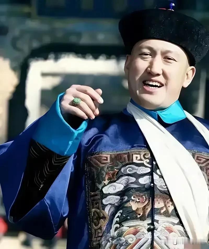演艺圈里有这样一位演员，年过半百，52岁的他默默演了96部戏，却始终没走红，很多