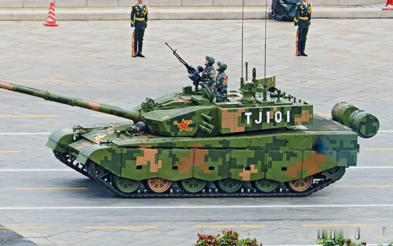 🇦🇺澳大利亚的M1A2SEPv3“艾布拉姆斯”主战坦克被重新涂装，使其