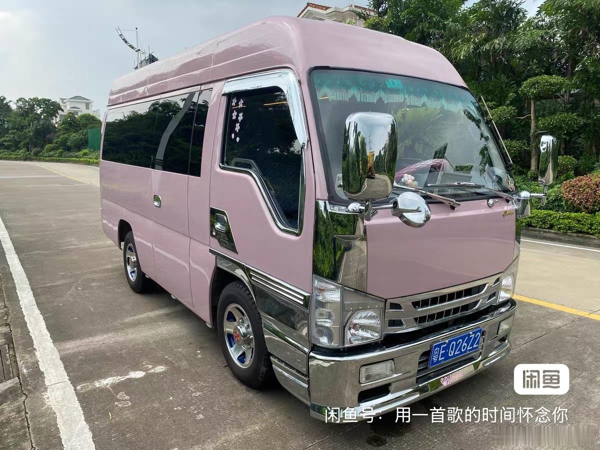 逛app看到的五十铃ELF面包子！这种基于轻卡做的厢式客车在东南亚比较多见，但国