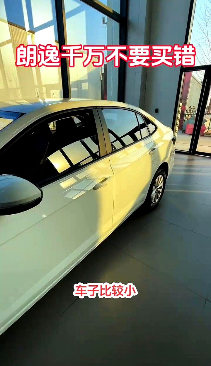 “朗逸别买错”这句提醒最近在车圈被顶上热搜,车评人把新锐、Plus、Pro并排晒