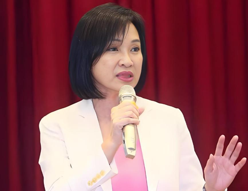 柯志恩出来表态了！我们刚一宣布10项惠台政策，代表国民党竞选高雄市长的柯志恩出来