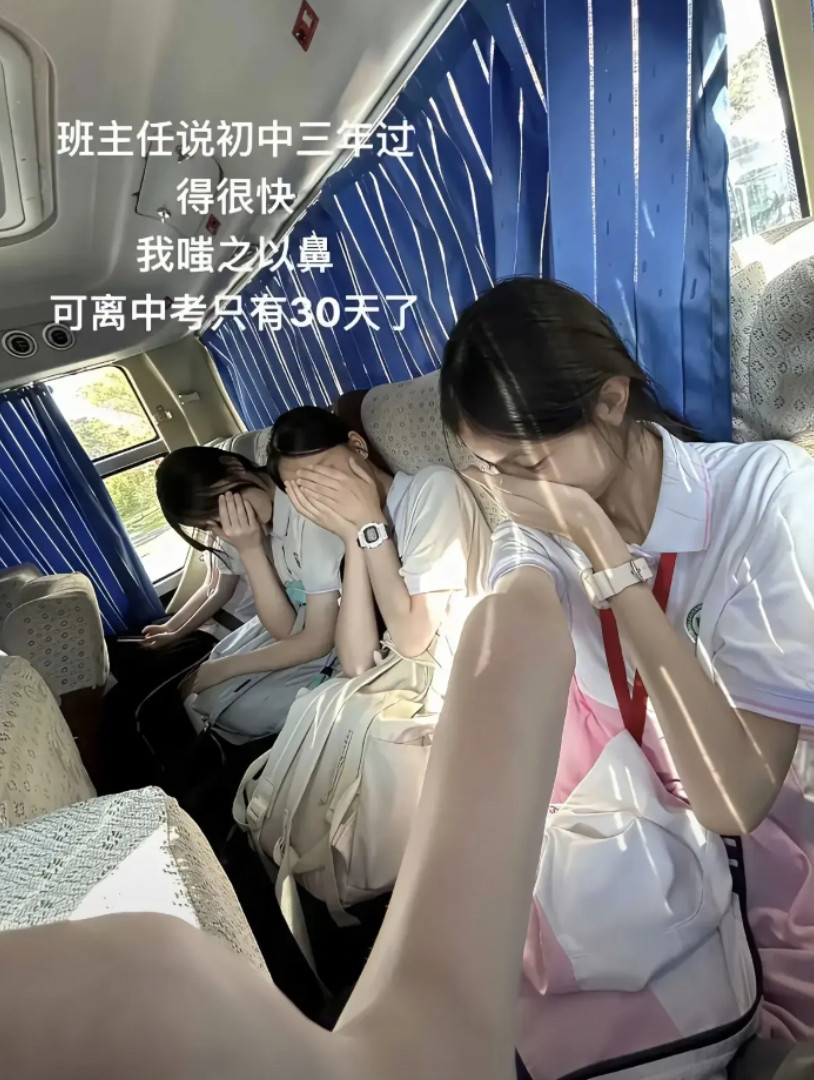 初三的顶级美女，蛮害羞的，大家喜欢吗？