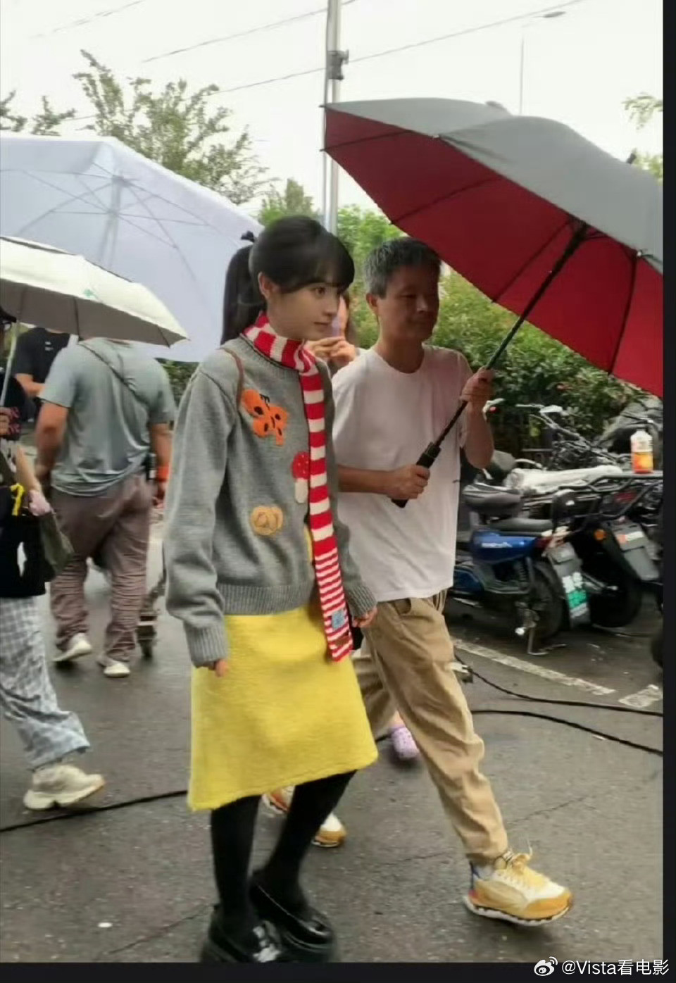 天才女友造型师嗯，粉丝说的有道理圣诞树穿搭真的有点过🎄​​​