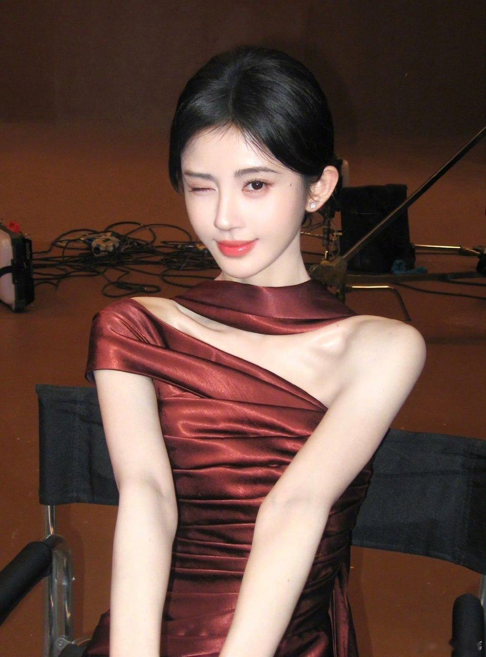 鞠婧祎氛围感密码鞠婧祎童话风穿搭绝了​​​姐轻轻松松就美我一大跳！​​​