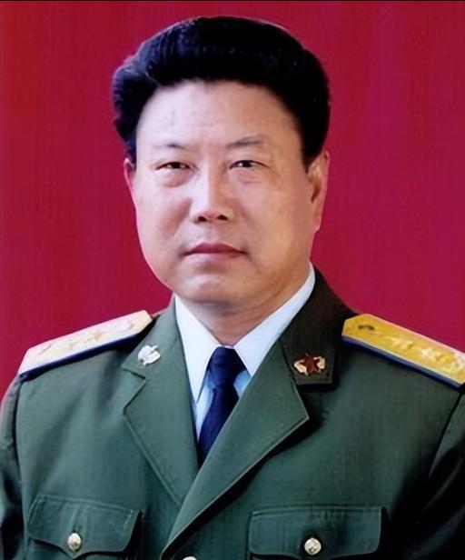 朱永清，男，汉族，1943年4月出生，湖北省随州市随县人。空军中将。从鄂北